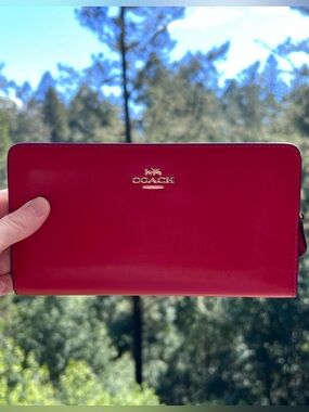 COACH Red Smooth Leather Slim Wallet Clutch CC Holder Gold Hardware AUTHENTIC